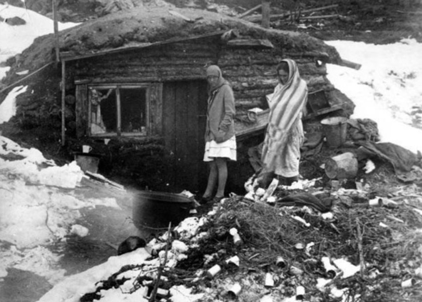 Барак репрессированные. Сталинские лагеря ГУЛАГ. Колыма лагеря ГУЛАГА 1930. Колыма лагеря ГУЛАГА бараки. ГУЛАГ Колыма Дальстрой.